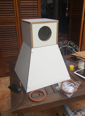 Peepshow de MDF em contrução