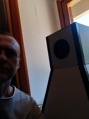 Iain Mott com protótipo